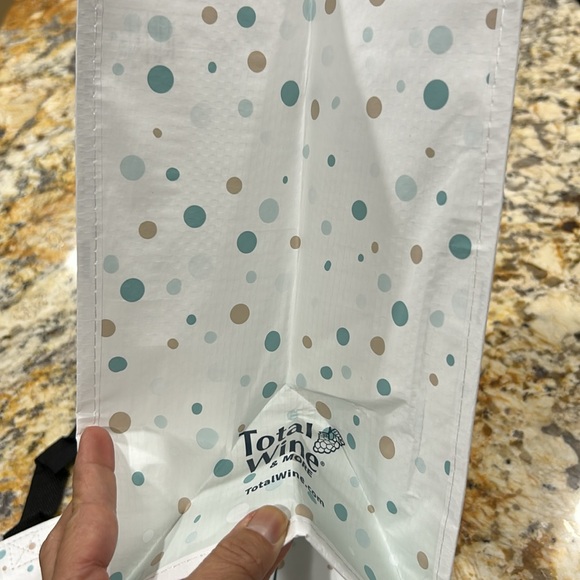 Set of 2- Reusable total wine shopping bag tote NEW. No clinking bottles - Picture 3 of 3